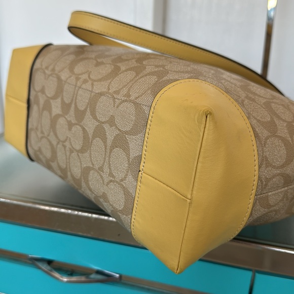 Coach Bag Signature Zip Top Tote Bag - Picture 14 of 17